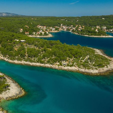 Plage Cachee - Glamping Vrboska Exterior photo