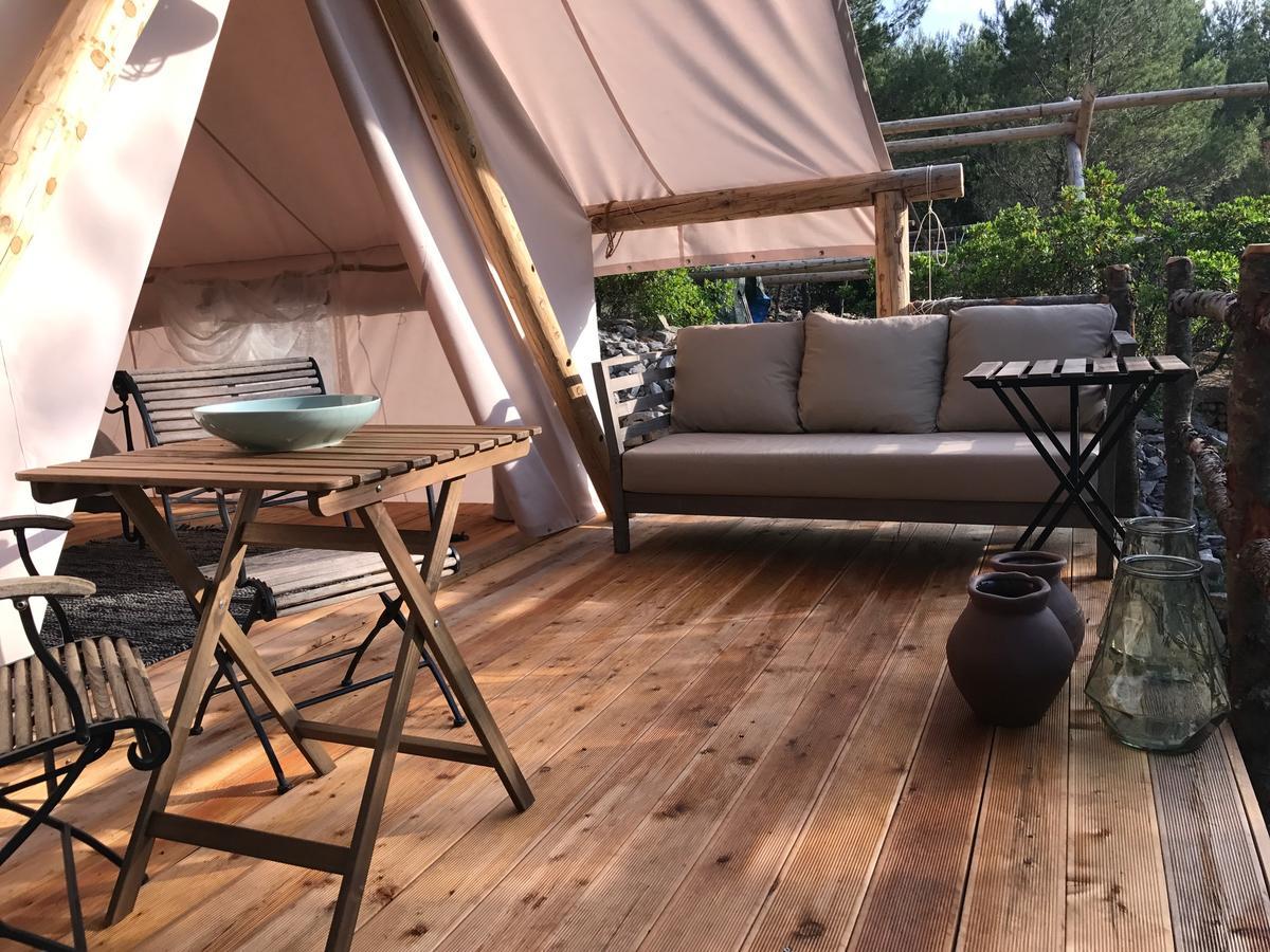 Plage Cachee - Glamping Vrboska Exterior photo