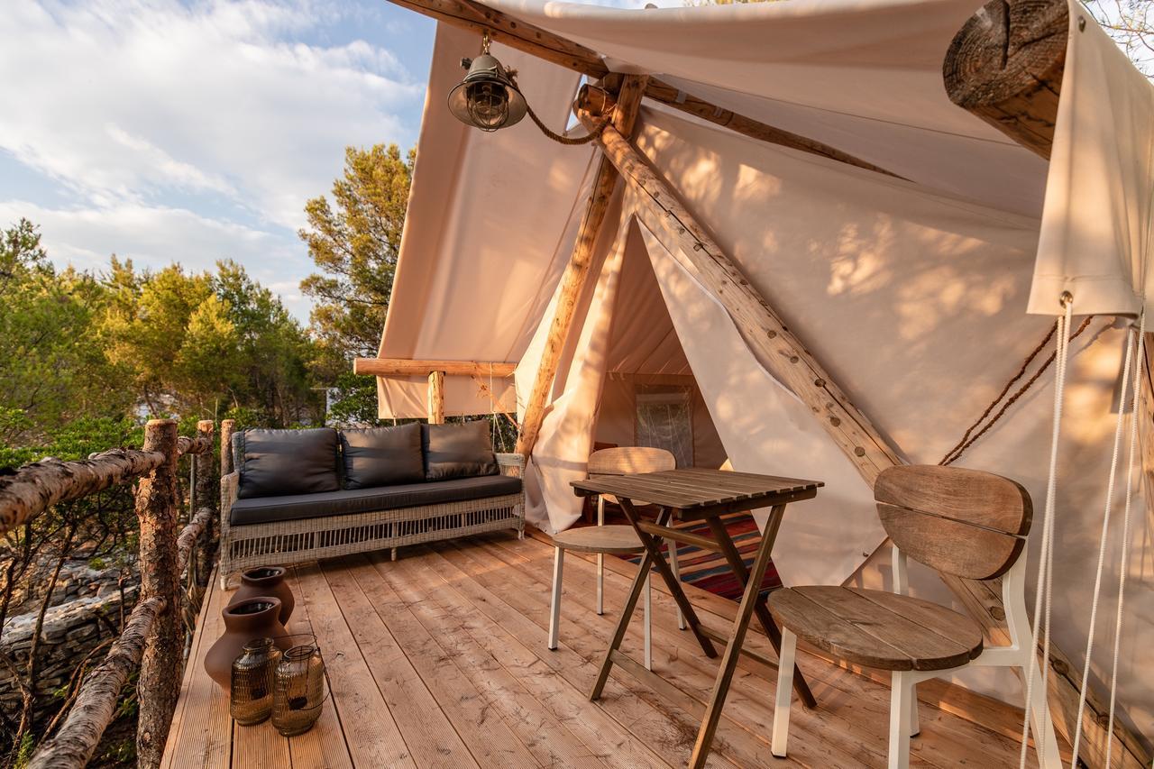 Plage Cachee - Glamping Vrboska Exterior photo