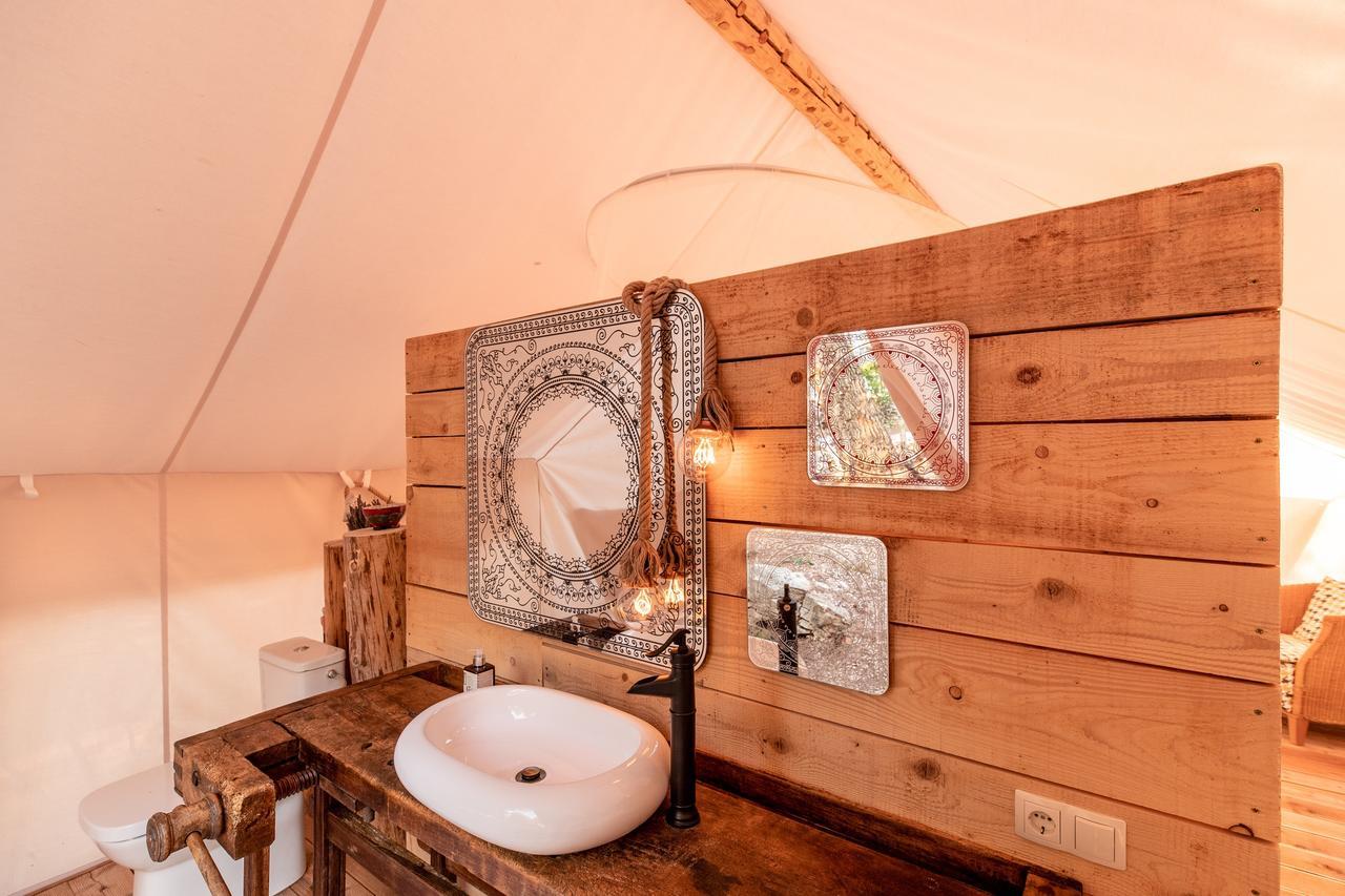 Plage Cachee - Glamping Vrboska Exterior photo