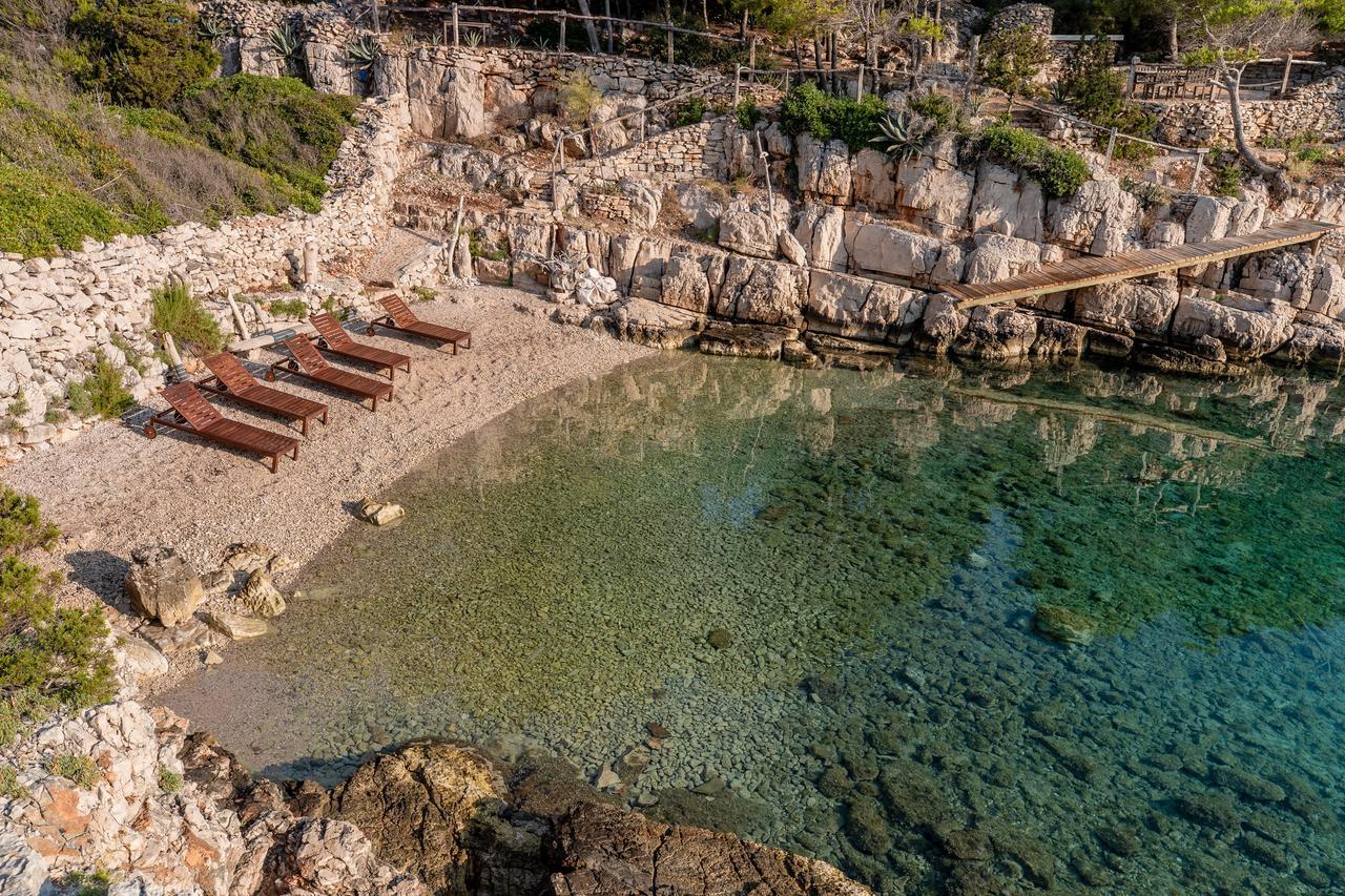 Plage Cachee - Glamping Vrboska Exterior photo