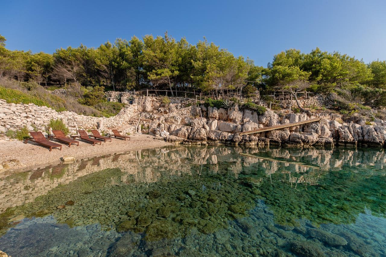 Plage Cachee - Glamping Vrboska Exterior photo