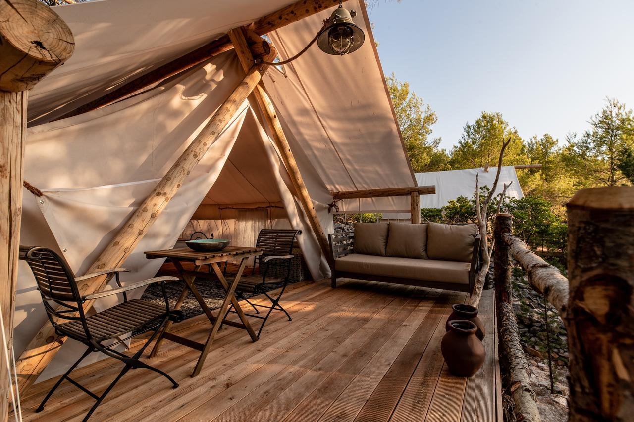 Plage Cachee - Glamping Vrboska Exterior photo