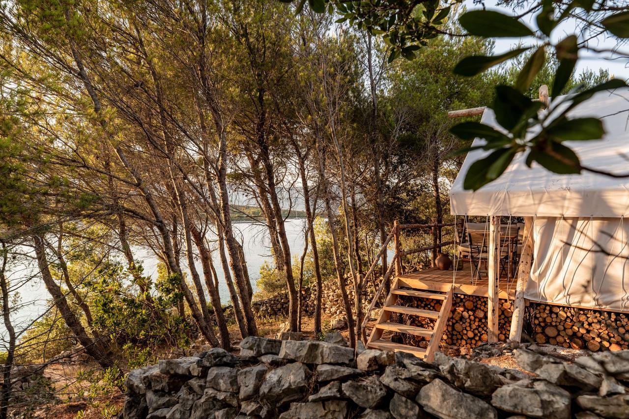 Plage Cachee - Glamping Vrboska Exterior photo