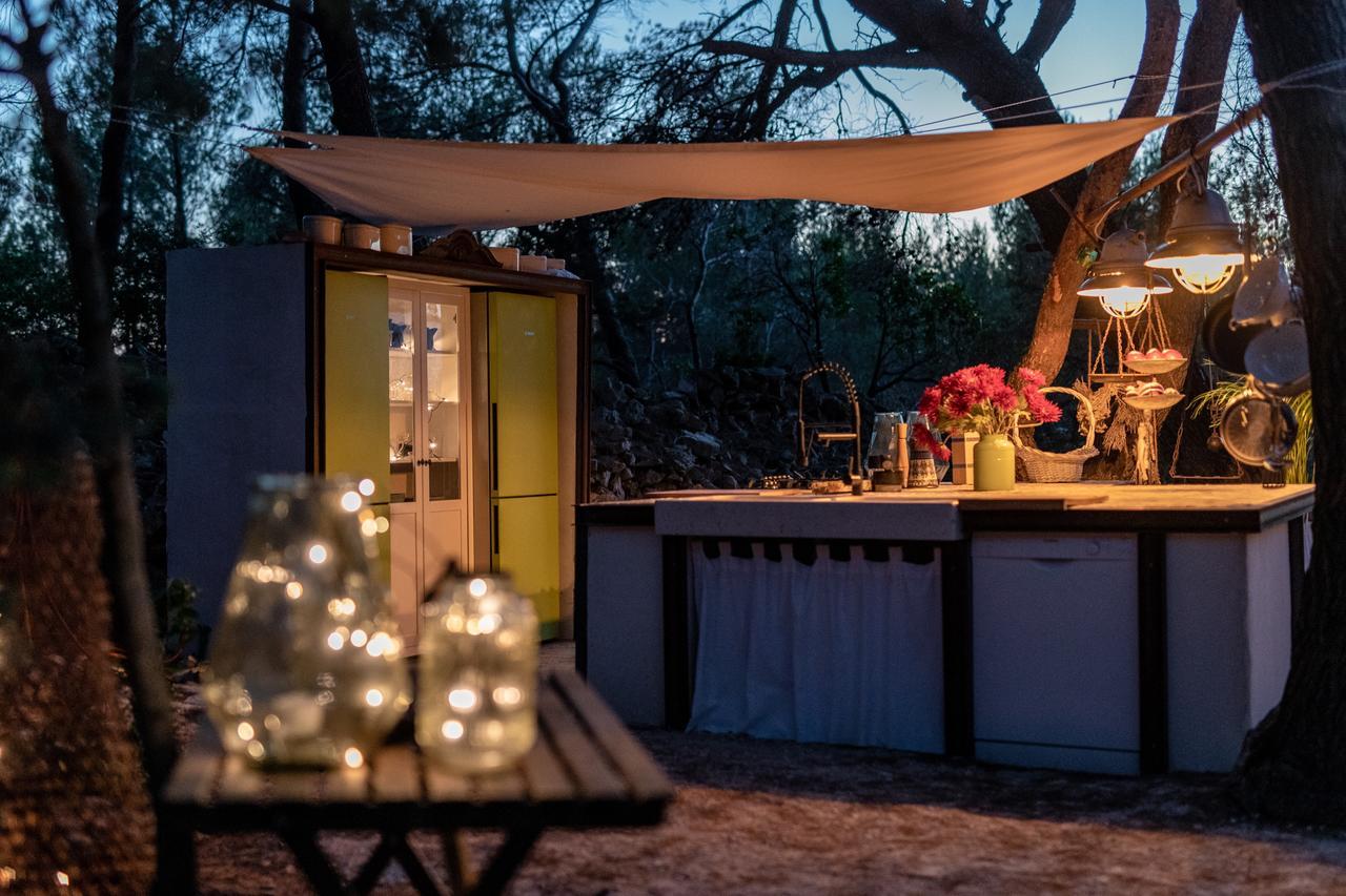 Plage Cachee - Glamping Vrboska Exterior photo