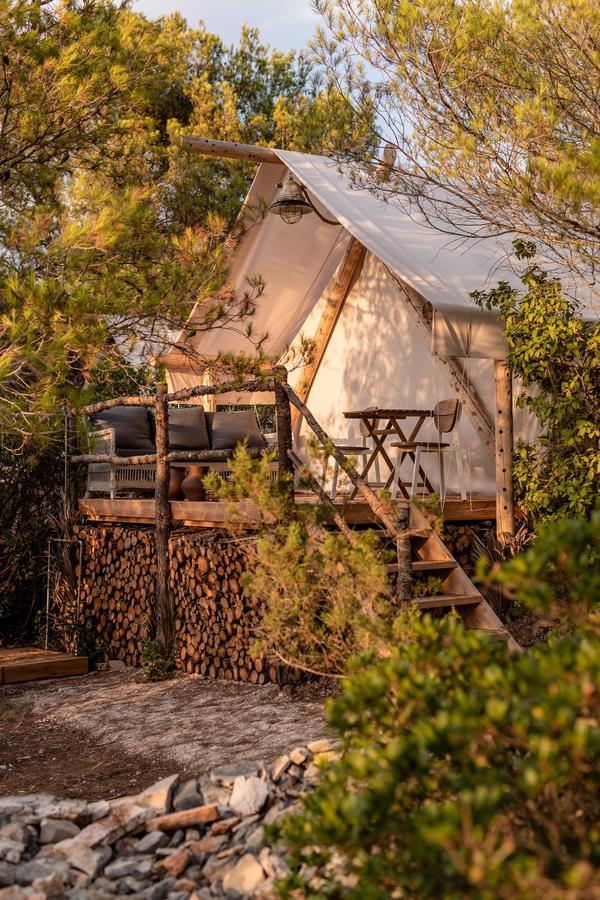 Plage Cachee - Glamping Vrboska Exterior photo