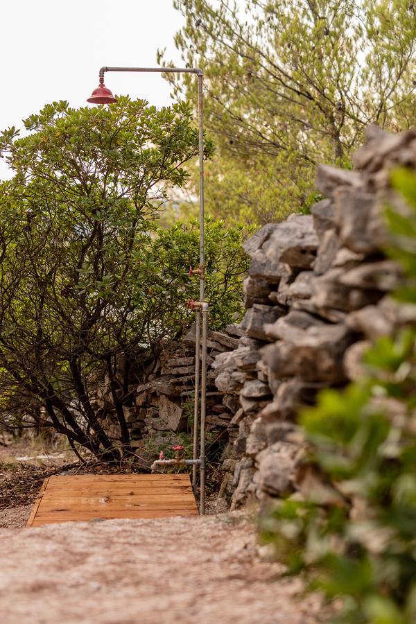 Plage Cachee - Glamping Vrboska Exterior photo