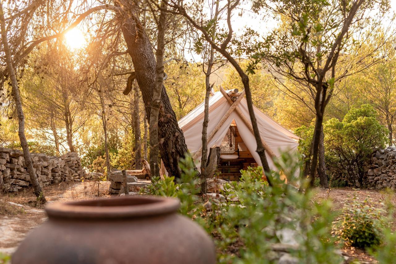 Plage Cachee - Glamping Vrboska Exterior photo