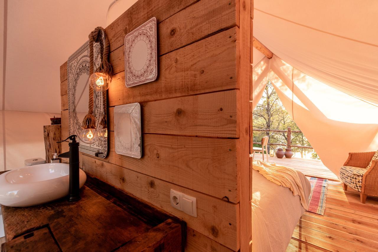 Plage Cachee - Glamping Vrboska Exterior photo