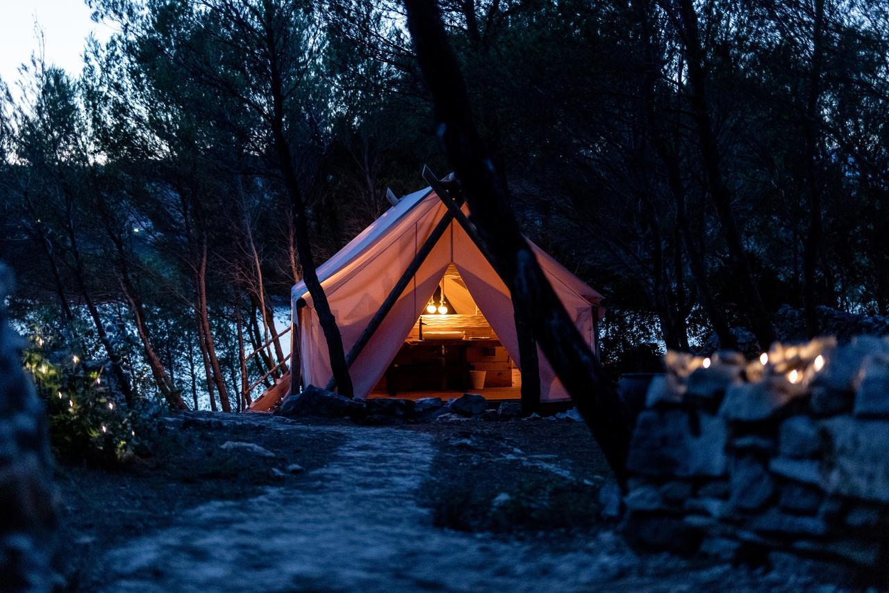 Plage Cachee - Glamping Vrboska Exterior photo