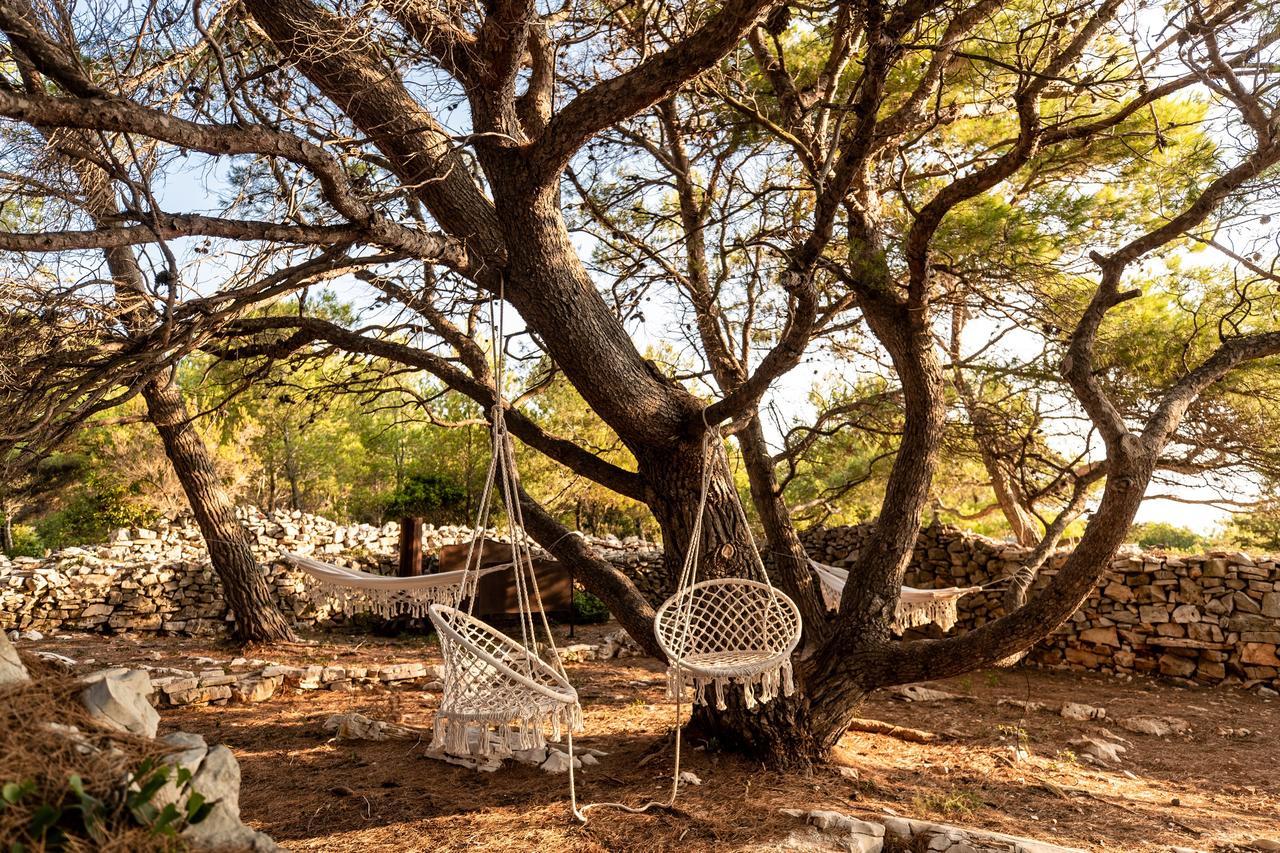 Plage Cachee - Glamping Vrboska Exterior photo
