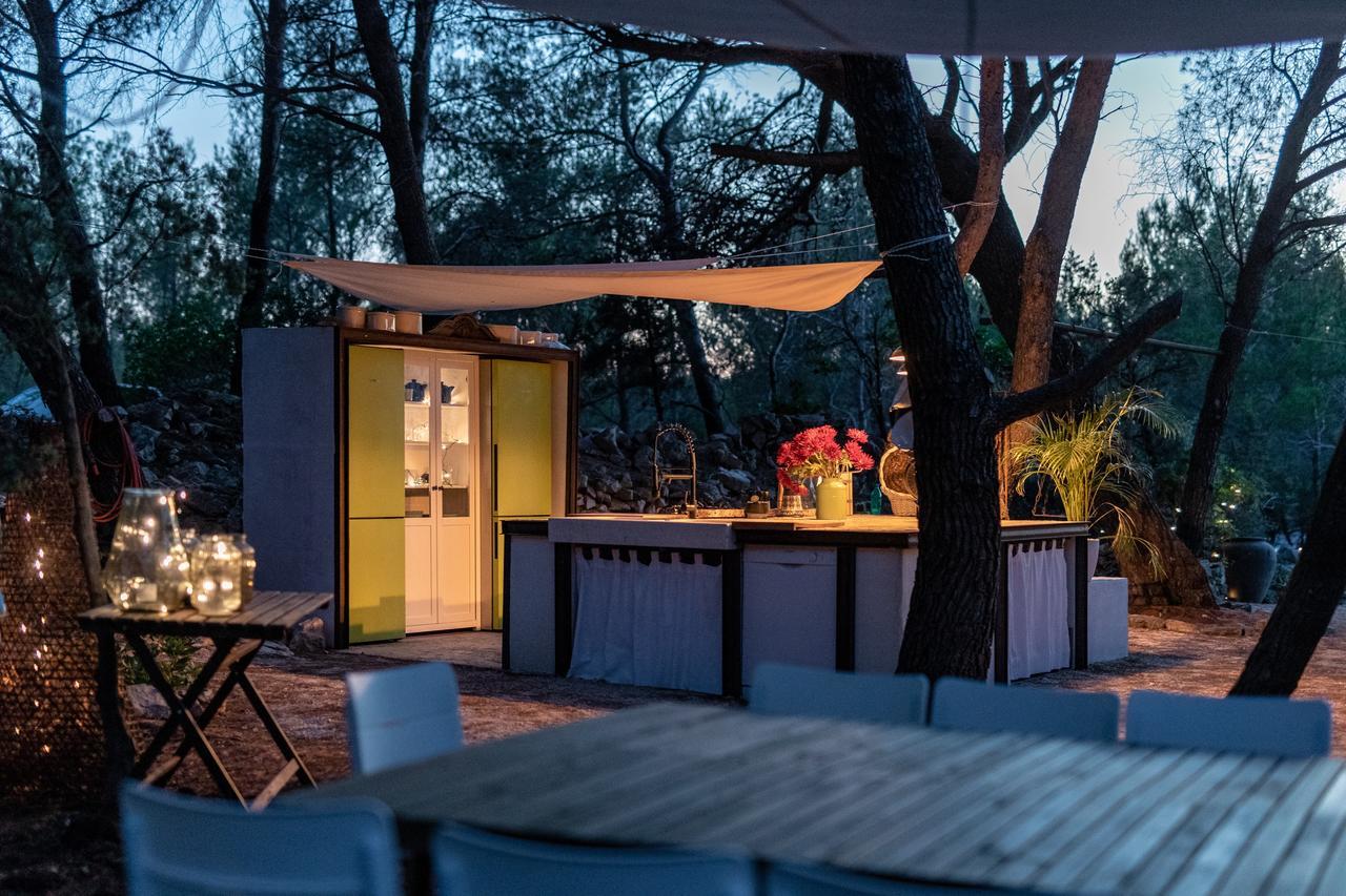 Plage Cachee - Glamping Vrboska Exterior photo