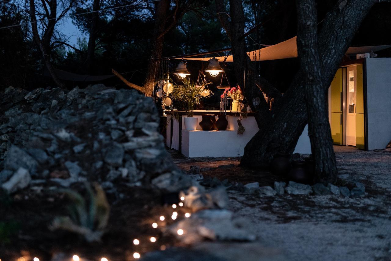 Plage Cachee - Glamping Vrboska Exterior photo