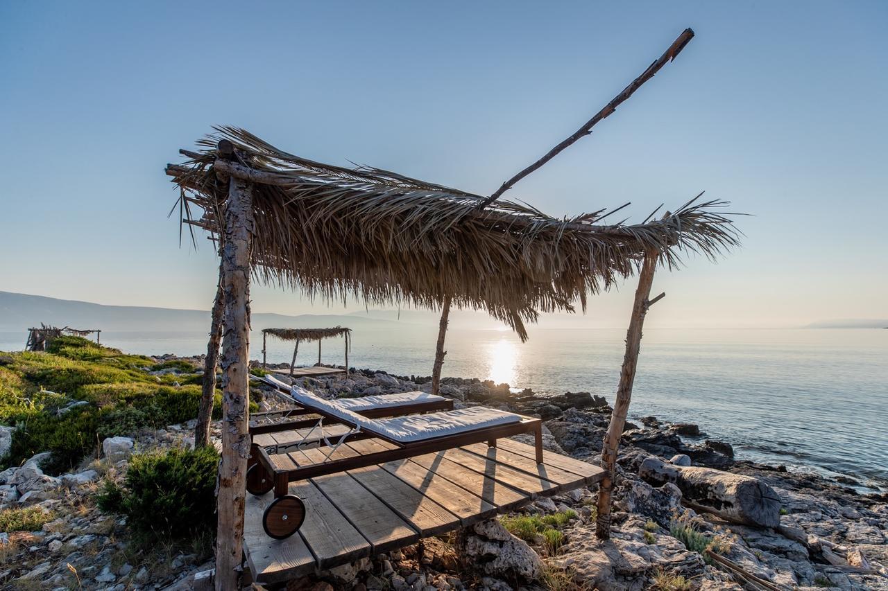Plage Cachee - Glamping Vrboska Exterior photo