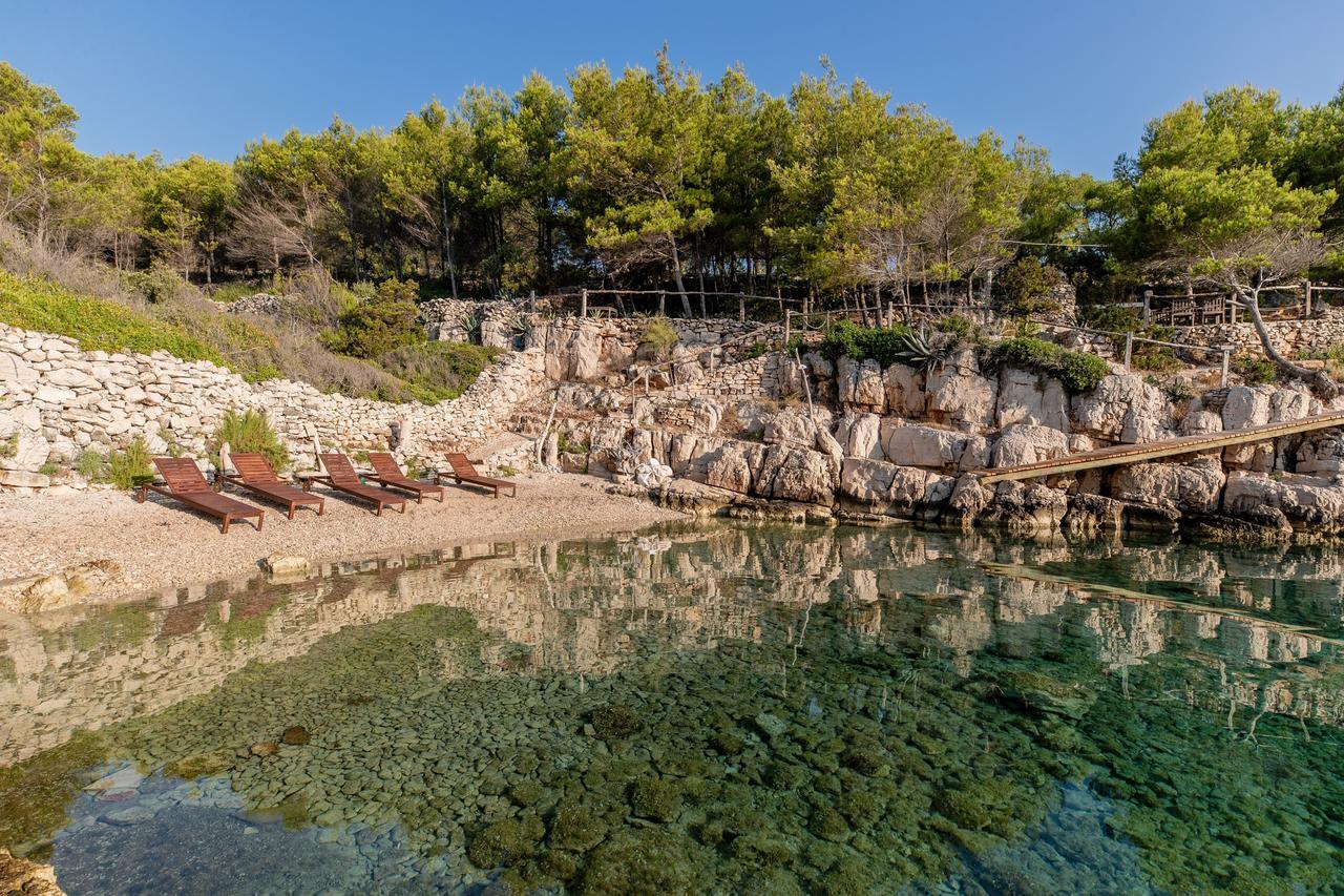 Plage Cachee - Glamping Vrboska Exterior photo